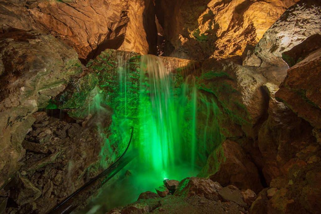 Beleuchtete Lamprechtshöhle im Salzburger Saalachtal