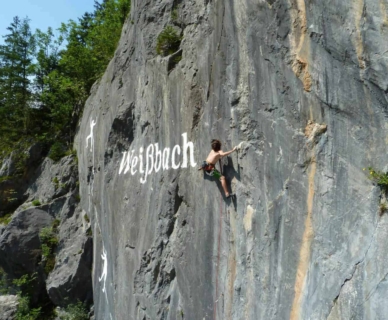 Kletterwand Weissbach Mag Christina Schwann OeAV min teaser